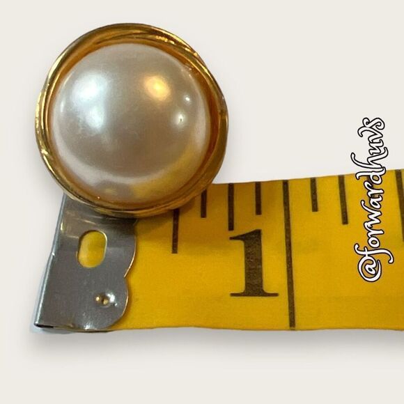 Vintage Faux Pearl Gold Tone Non-Pierced Clip-On Earrings - Picture 7 of 8